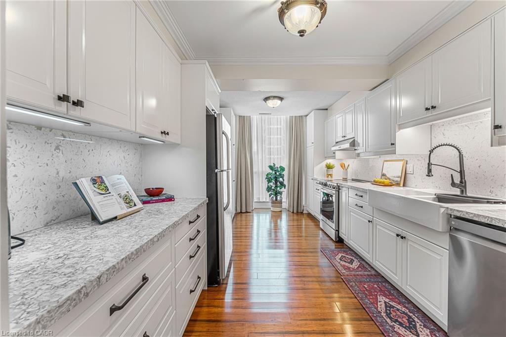 102-67 Caroline Street S, Hamilton, ON - Indoor Photo Showing Kitchen With Upgraded Kitchen