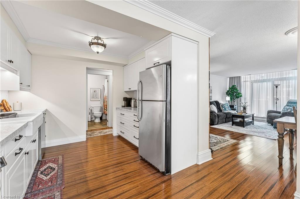 102-67 Caroline Street S, Hamilton, ON - Indoor Photo Showing Kitchen