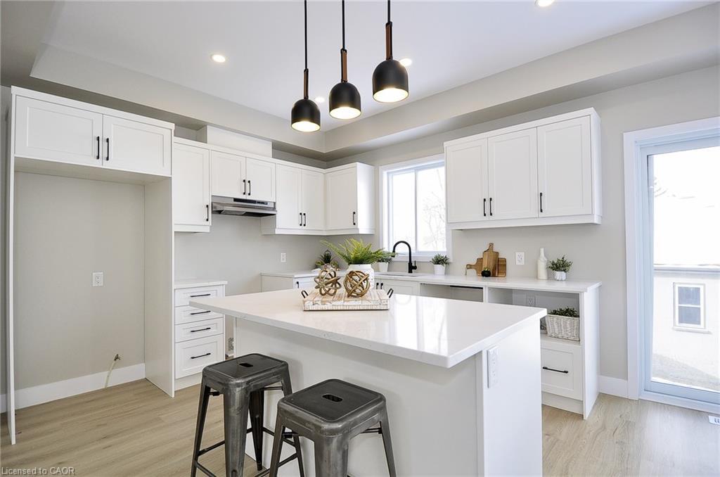 38 Albert Street, Cambridge, ON - Indoor Photo Showing Kitchen