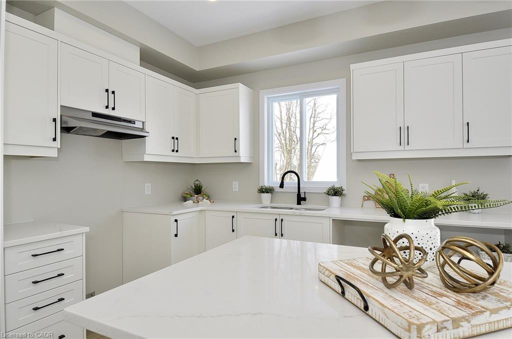 38 Albert Street, Cambridge, ON - Indoor Photo Showing Kitchen