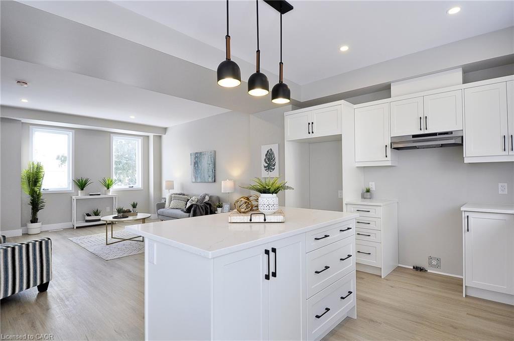 38 Albert Street, Cambridge, ON - Indoor Photo Showing Kitchen