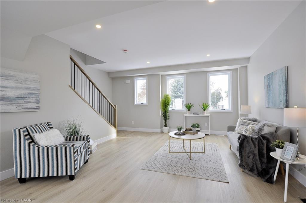 38 Albert Street, Cambridge, ON - Indoor Photo Showing Living Room