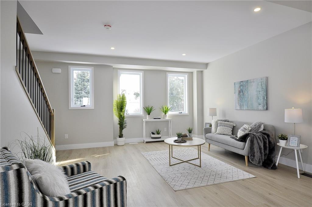 38 Albert Street, Cambridge, ON - Indoor Photo Showing Living Room