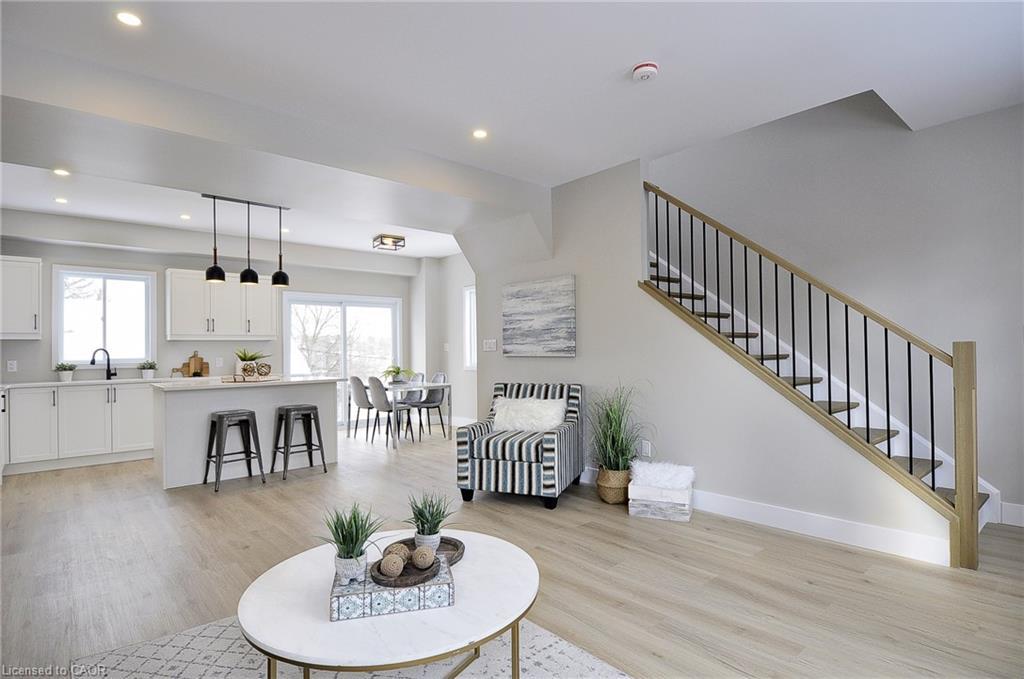 38 Albert Street, Cambridge, ON - Indoor Photo Showing Living Room