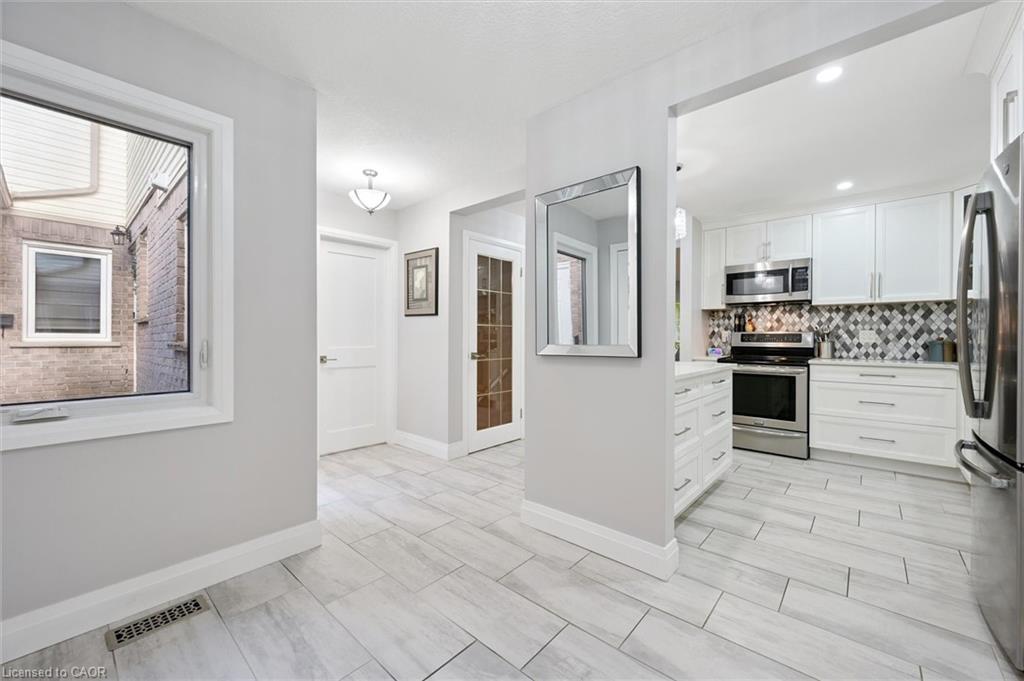 37-365 Bennington Gate, Waterloo, ON - Indoor Photo Showing Kitchen