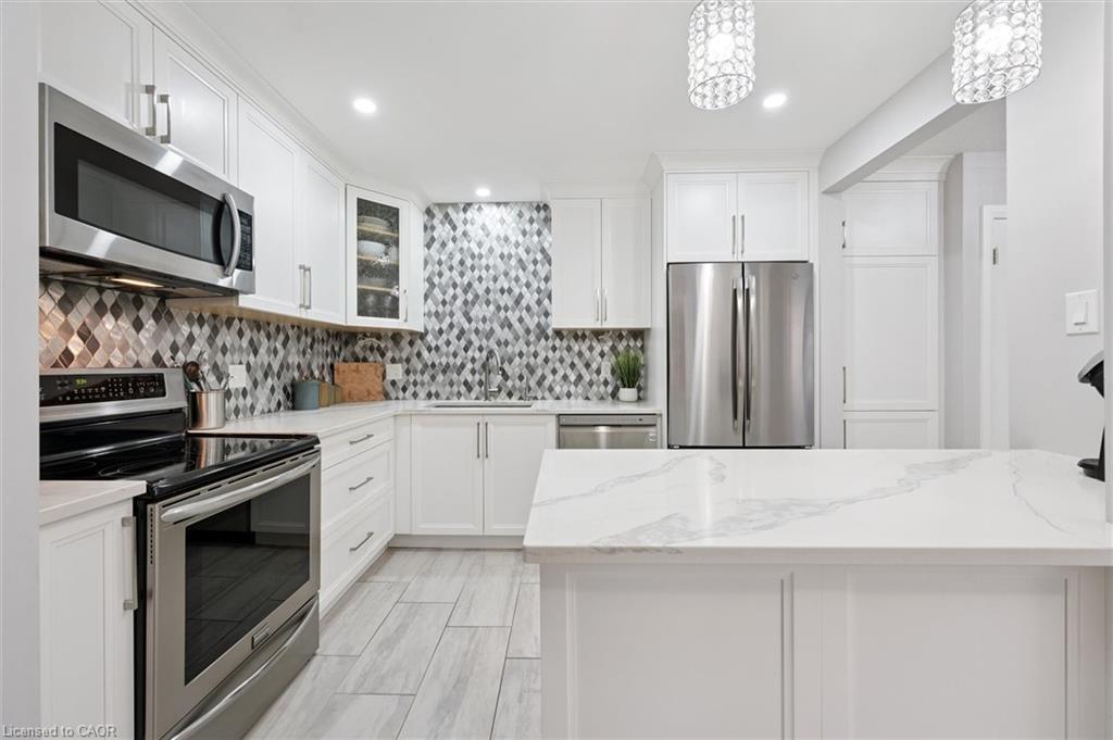 37-365 Bennington Gate, Waterloo, ON - Indoor Photo Showing Kitchen With Upgraded Kitchen