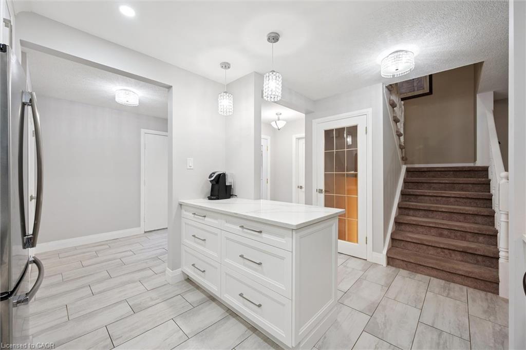 37-365 Bennington Gate, Waterloo, ON - Indoor