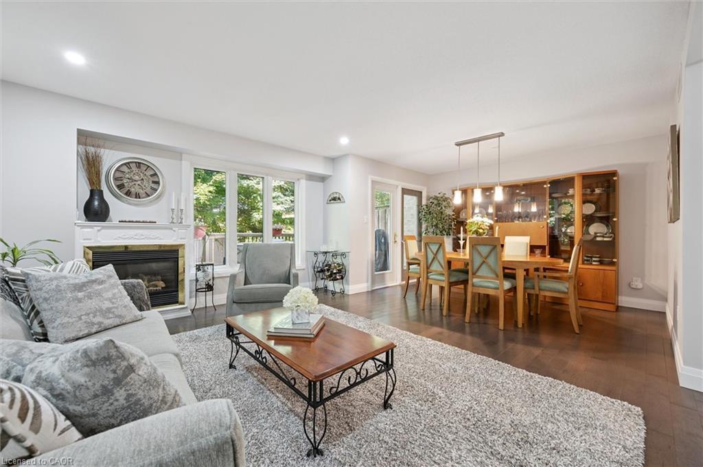 37-365 Bennington Gate, Waterloo, ON - Indoor Photo Showing Living Room With Fireplace