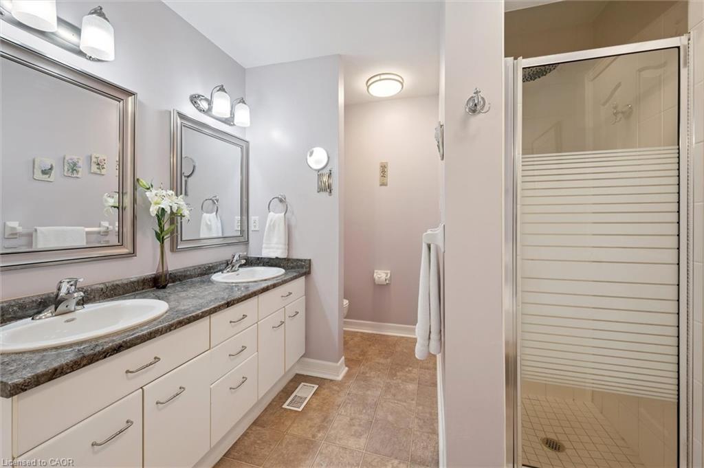 37-365 Bennington Gate, Waterloo, ON - Indoor Photo Showing Bathroom