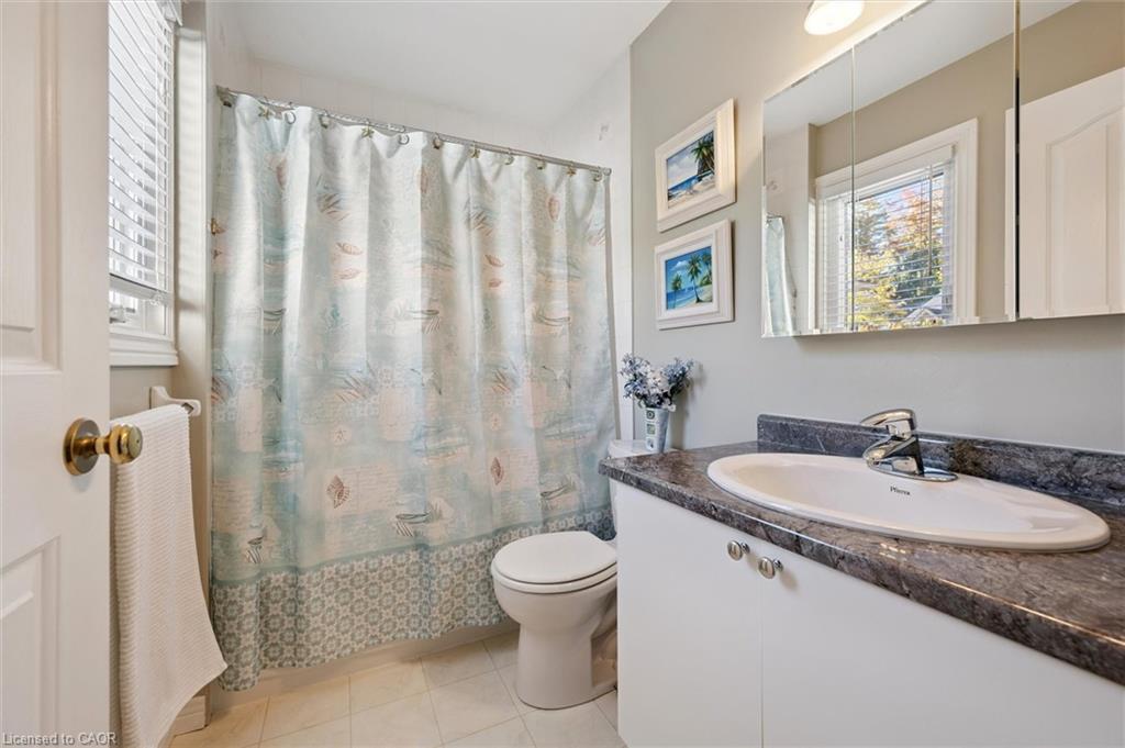 37-365 Bennington Gate, Waterloo, ON - Indoor Photo Showing Bathroom