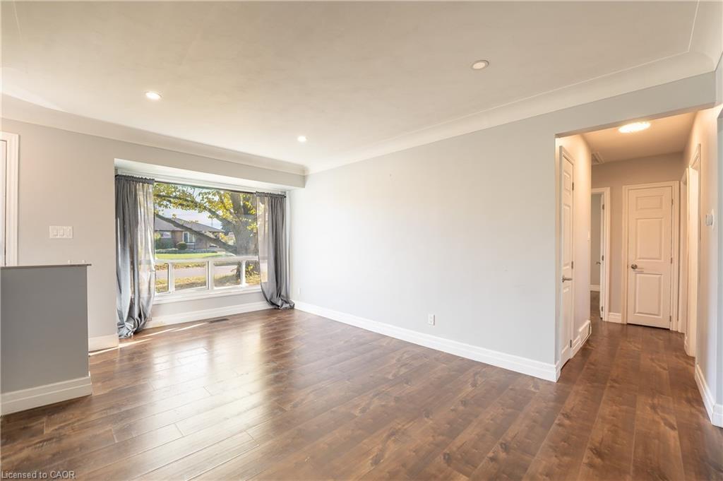 100 Lauris Avenue, Cambridge, ON - Indoor Photo Showing Other Room