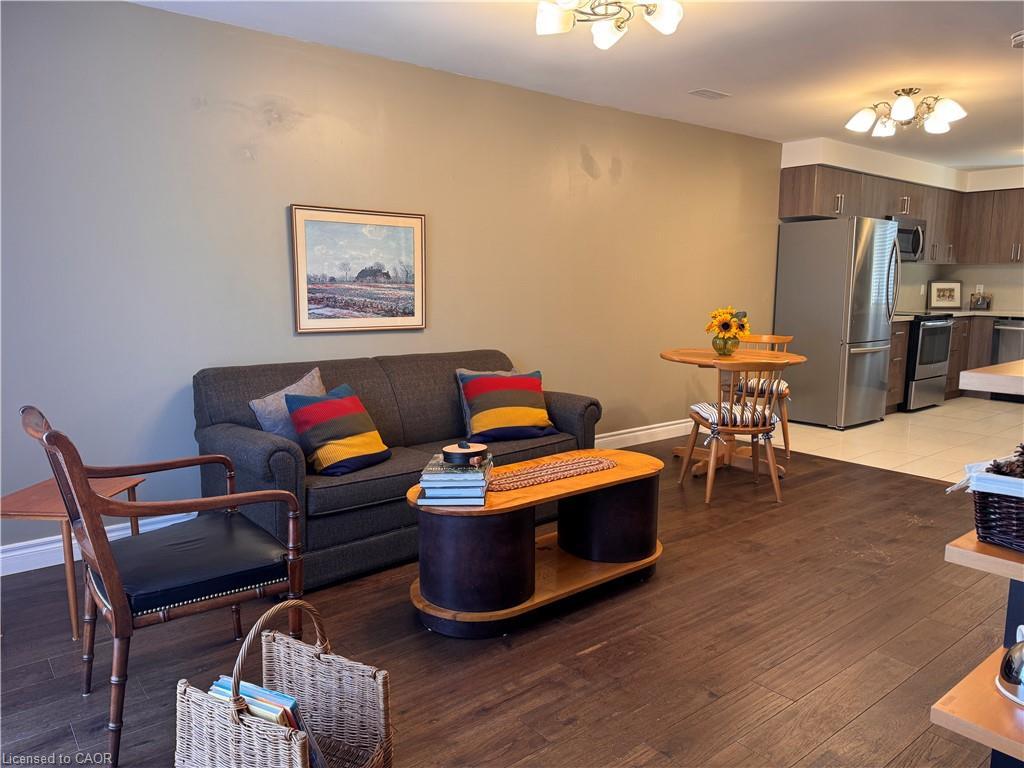 4-122 Courtland Avenue E, Kitchener, ON - Indoor