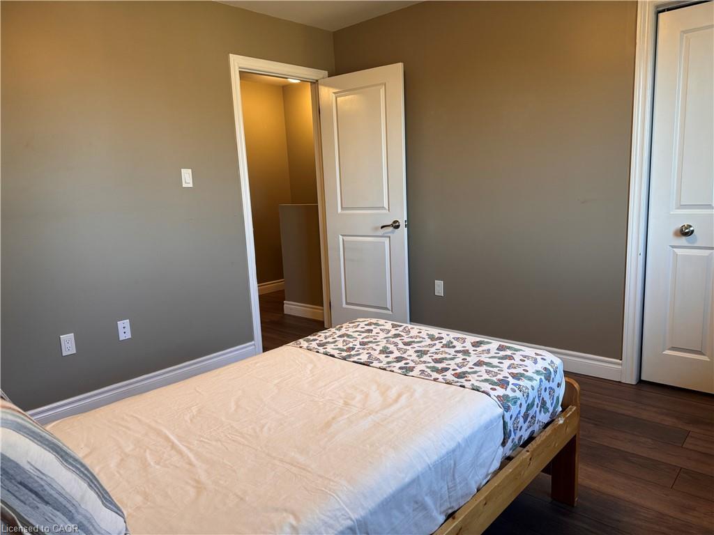 4-122 Courtland Avenue E, Kitchener, ON - Indoor Photo Showing Bedroom