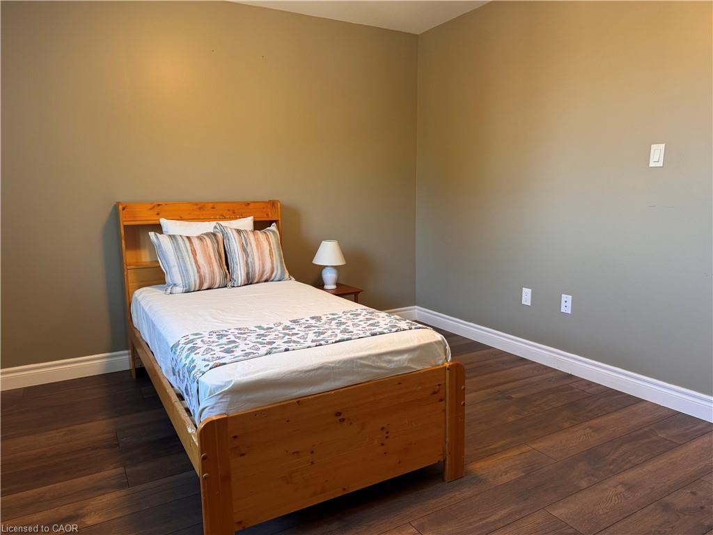 4-122 Courtland Avenue E, Kitchener, ON - Indoor Photo Showing Bedroom