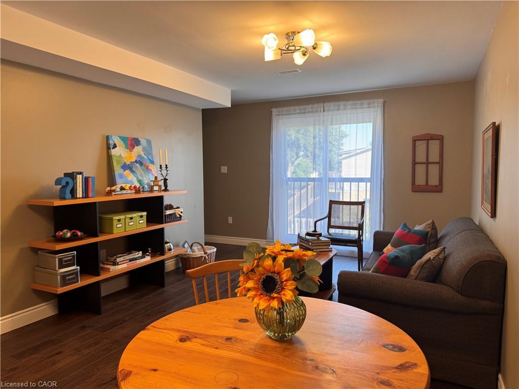 4-122 Courtland Avenue E, Kitchener, ON - Indoor