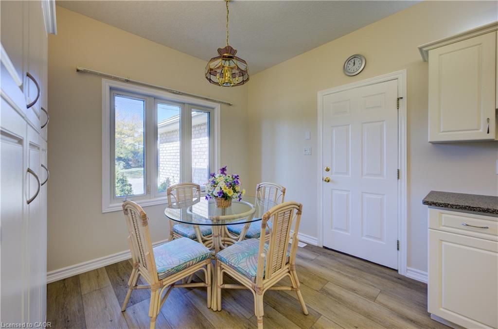 430 Caryndale Drive, Kitchener, ON - Indoor Photo Showing Dining Room