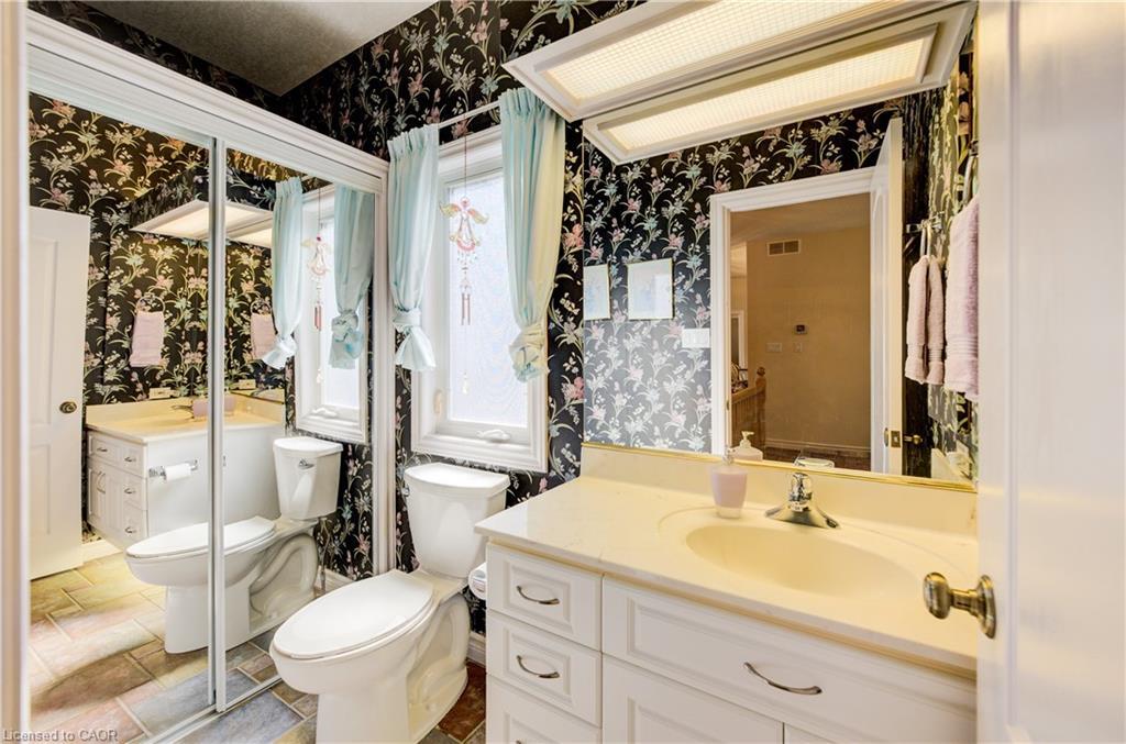 430 Caryndale Drive, Kitchener, ON - Indoor Photo Showing Bathroom