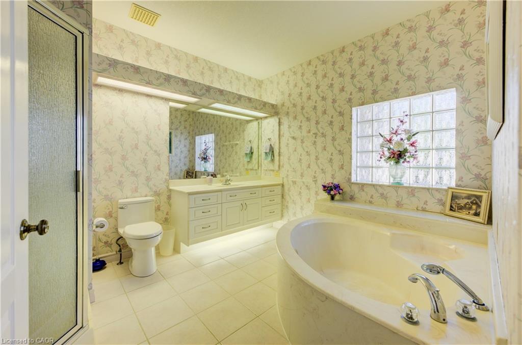 430 Caryndale Drive, Kitchener, ON - Indoor Photo Showing Bathroom