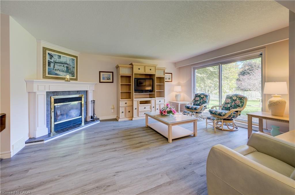 430 Caryndale Drive, Kitchener, ON - Indoor Photo Showing Living Room With Fireplace