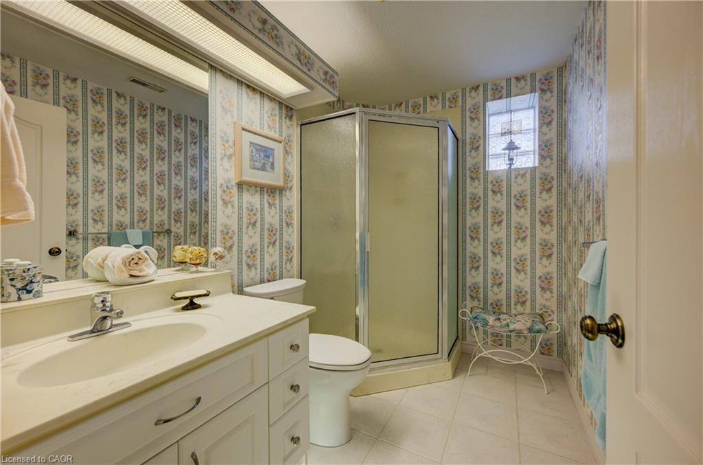 430 Caryndale Drive, Kitchener, ON - Indoor Photo Showing Bathroom
