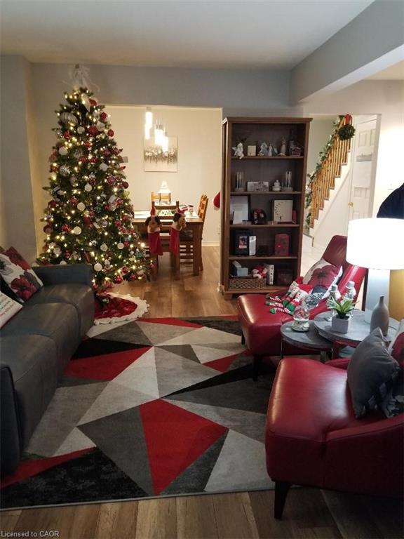 185 Sulmona Drive, Hamilton, ON - Indoor Photo Showing Living Room