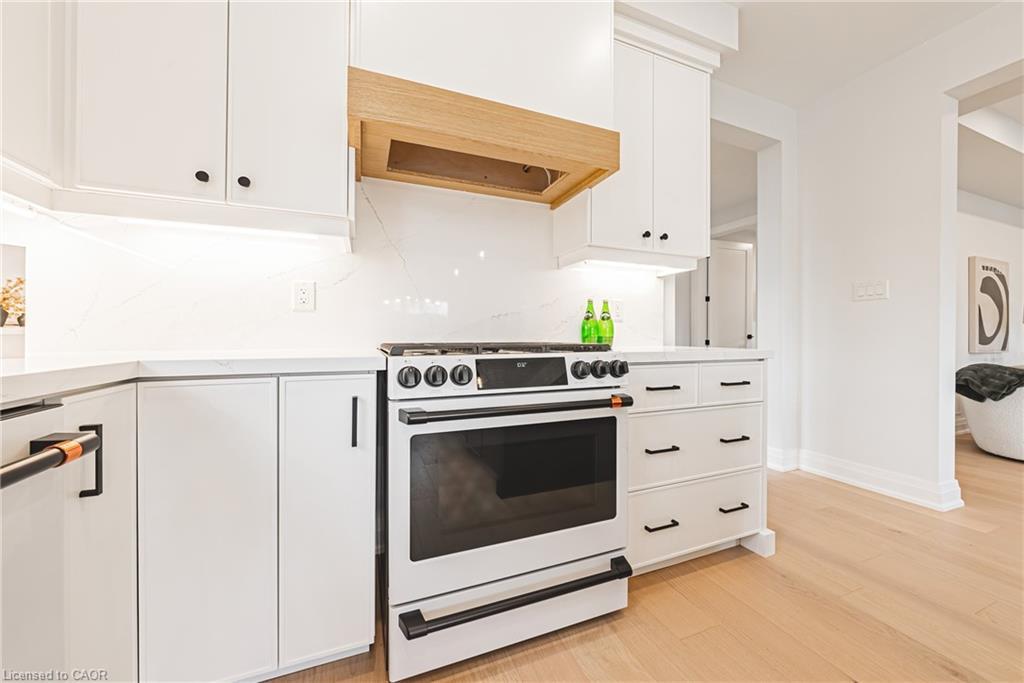 242 Kellogg Avenue, Hamilton, ON - Indoor Photo Showing Kitchen
