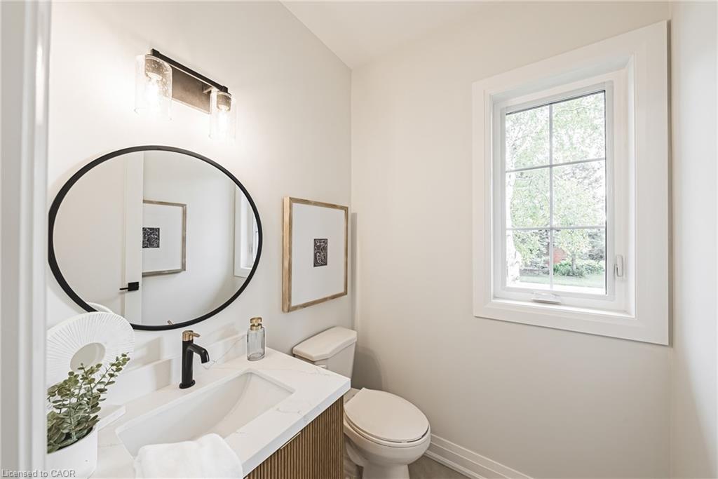 242 Kellogg Avenue, Hamilton, ON - Indoor Photo Showing Bathroom