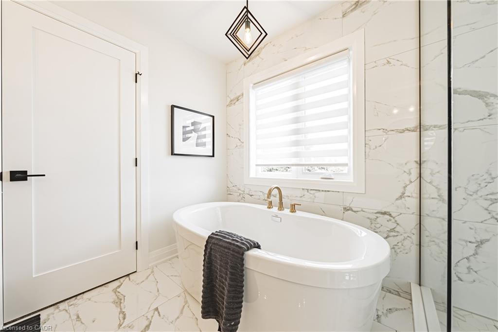 242 Kellogg Avenue, Hamilton, ON - Indoor Photo Showing Bathroom