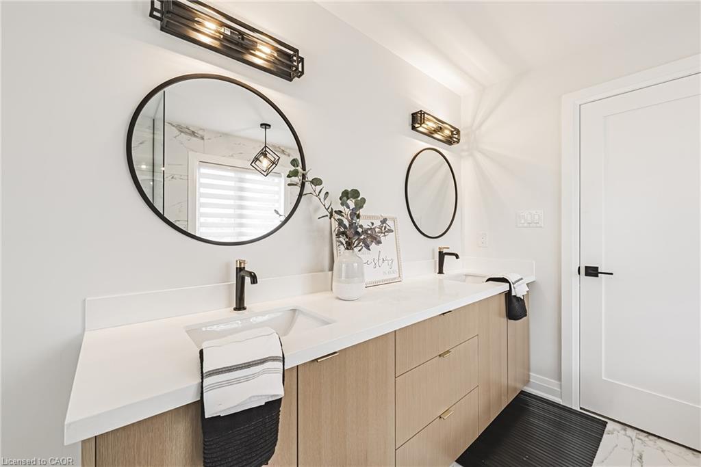 242 Kellogg Avenue, Hamilton, ON - Indoor Photo Showing Bathroom