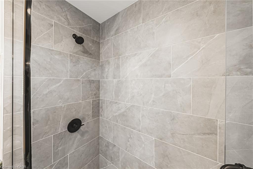 242 Kellogg Avenue, Hamilton, ON - Indoor Photo Showing Bathroom