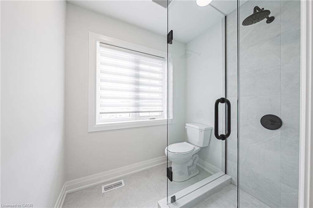242 Kellogg Avenue, Hamilton, ON - Indoor Photo Showing Bathroom