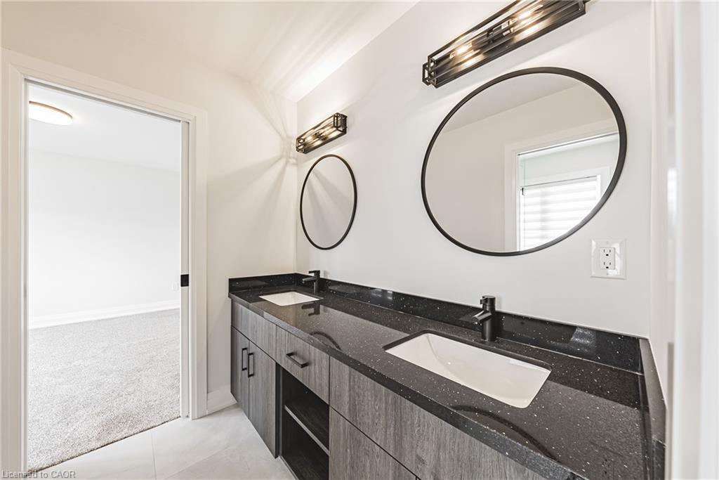 242 Kellogg Avenue, Hamilton, ON - Indoor Photo Showing Bathroom