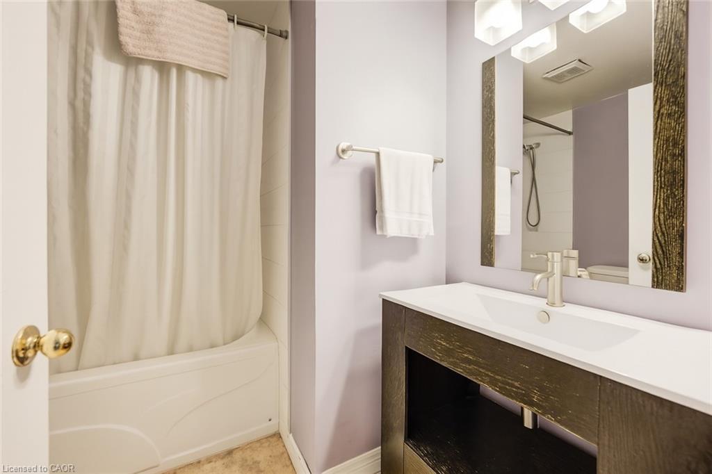 17-465 Woolwich Street N, Waterloo, ON - Indoor Photo Showing Bathroom