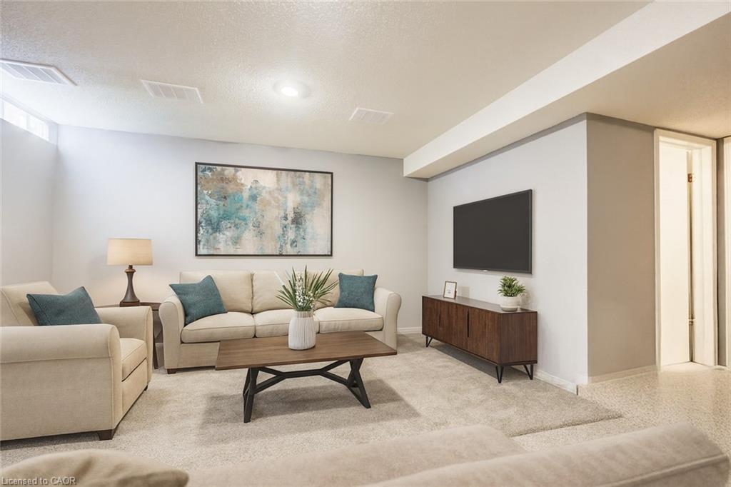 17-465 Woolwich Street N, Waterloo, ON - Indoor Photo Showing Living Room