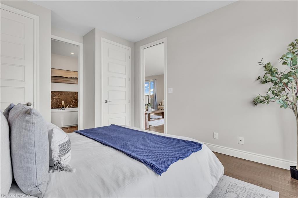 502-223 Erb Street W, Waterloo, ON - Indoor Photo Showing Bedroom