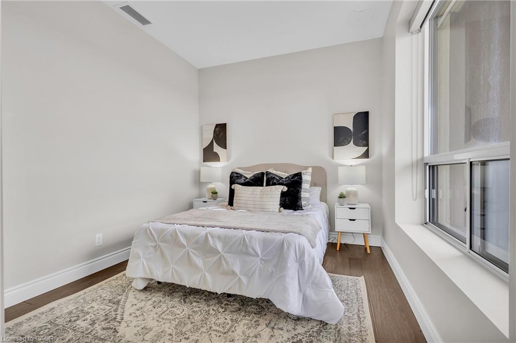 502-223 Erb Street W, Waterloo, ON - Indoor Photo Showing Bedroom