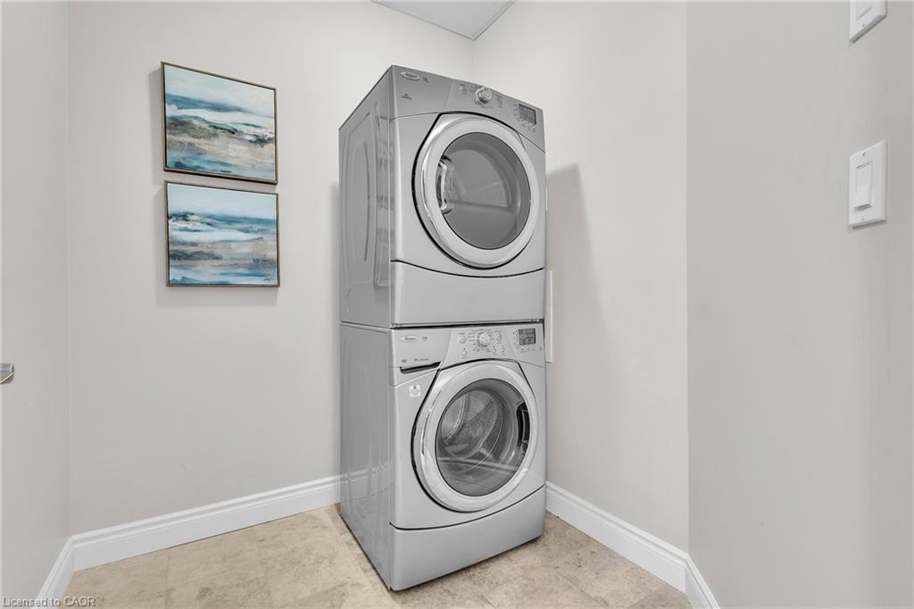 502-223 Erb Street W, Waterloo, ON - Indoor Photo Showing Laundry Room
