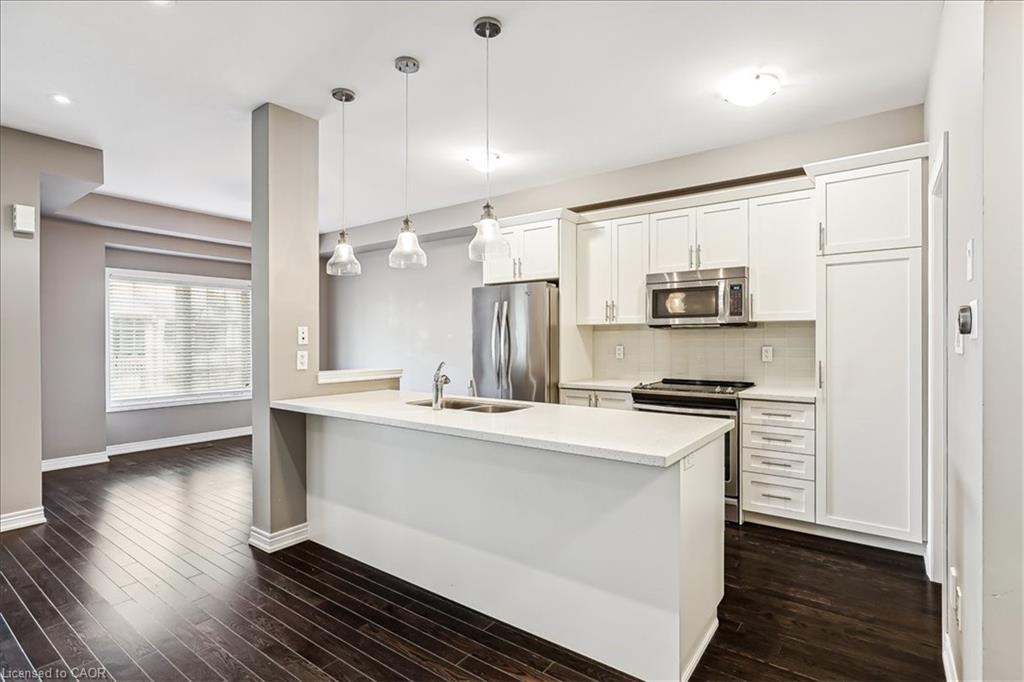 48-2086 Ghent Avenue, Burlington, ON - Indoor Photo Showing Kitchen With Stainless Steel Kitchen With Double Sink With Upgraded Kitchen