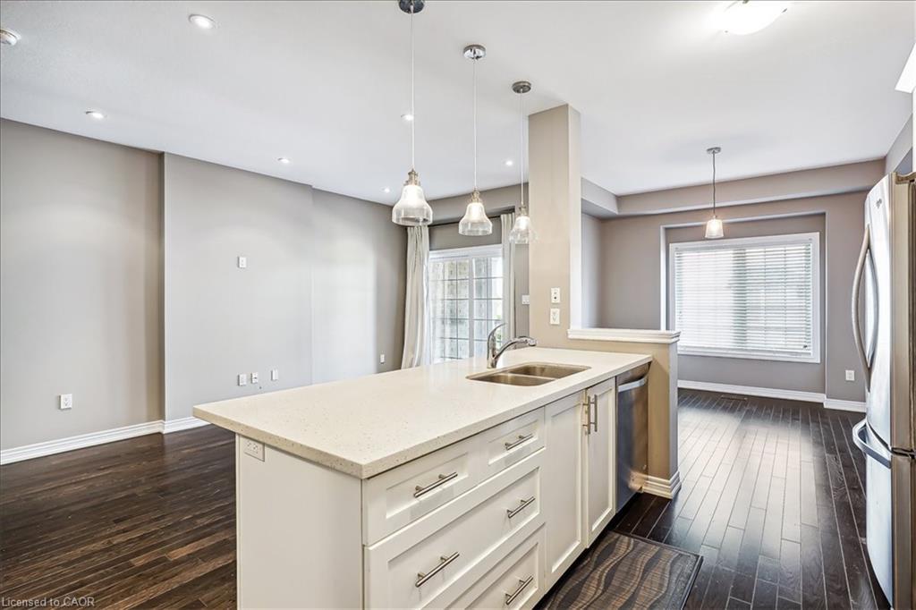 48-2086 Ghent Avenue, Burlington, ON - Indoor Photo Showing Kitchen With Double Sink