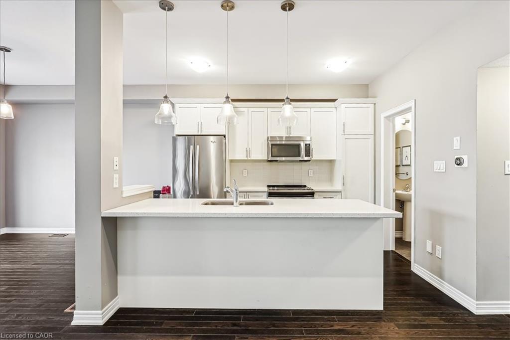 48-2086 Ghent Avenue, Burlington, ON - Indoor Photo Showing Kitchen With Upgraded Kitchen
