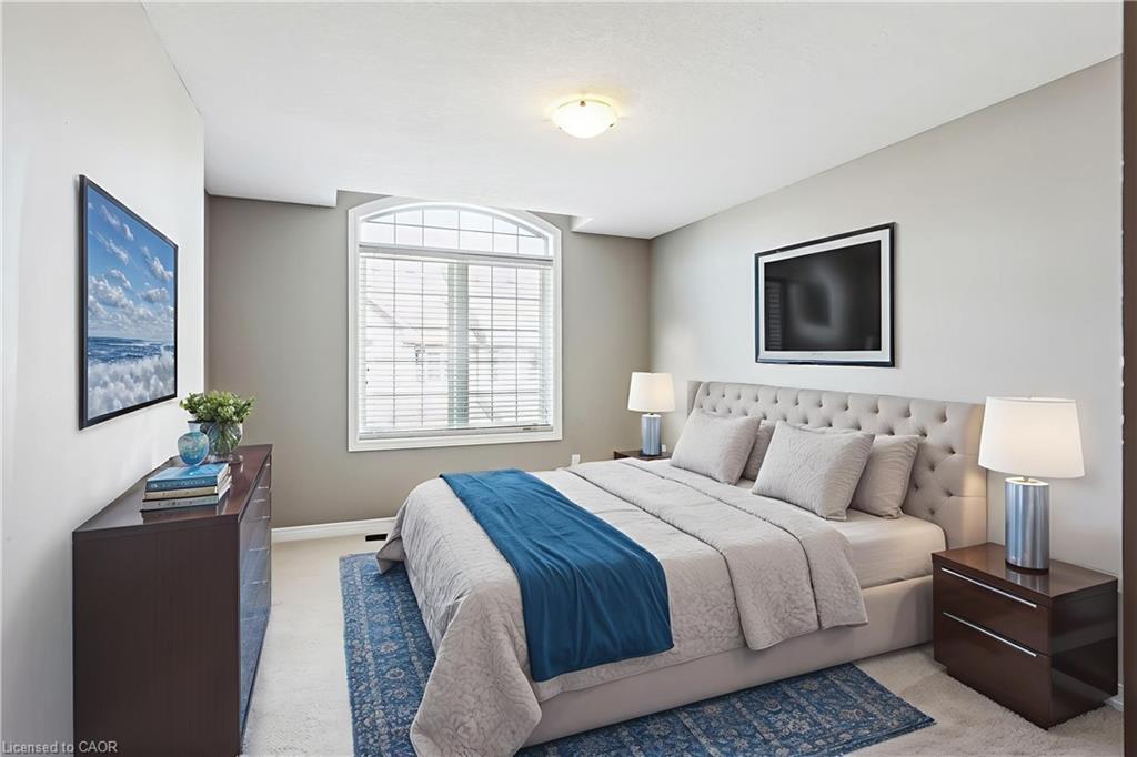 48-2086 Ghent Avenue, Burlington, ON - Indoor Photo Showing Bedroom