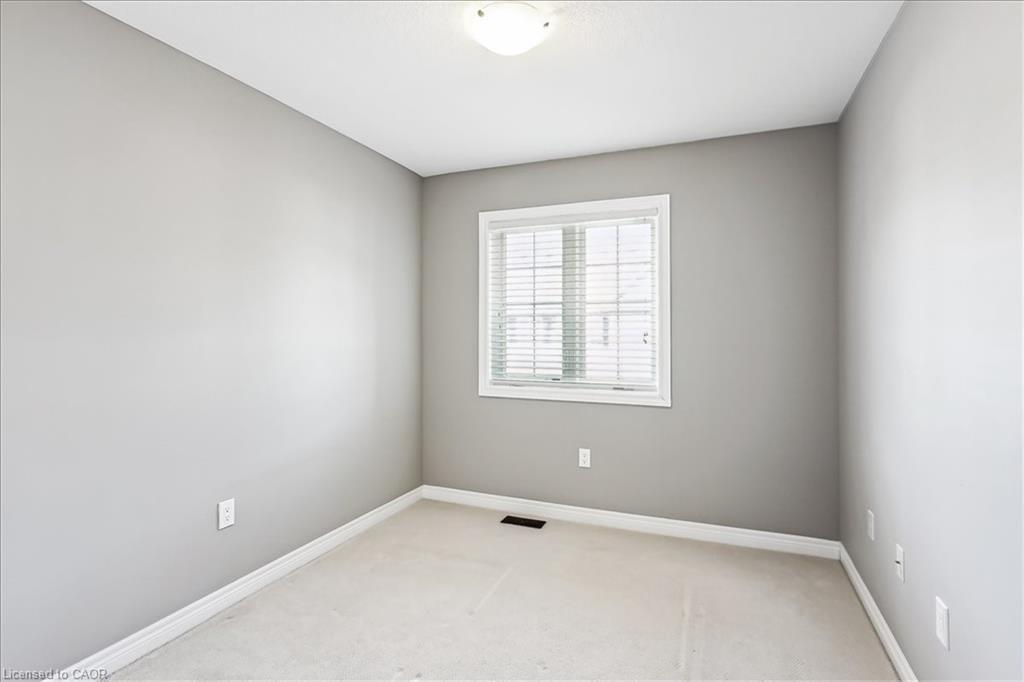 48-2086 Ghent Avenue, Burlington, ON - Indoor Photo Showing Other Room