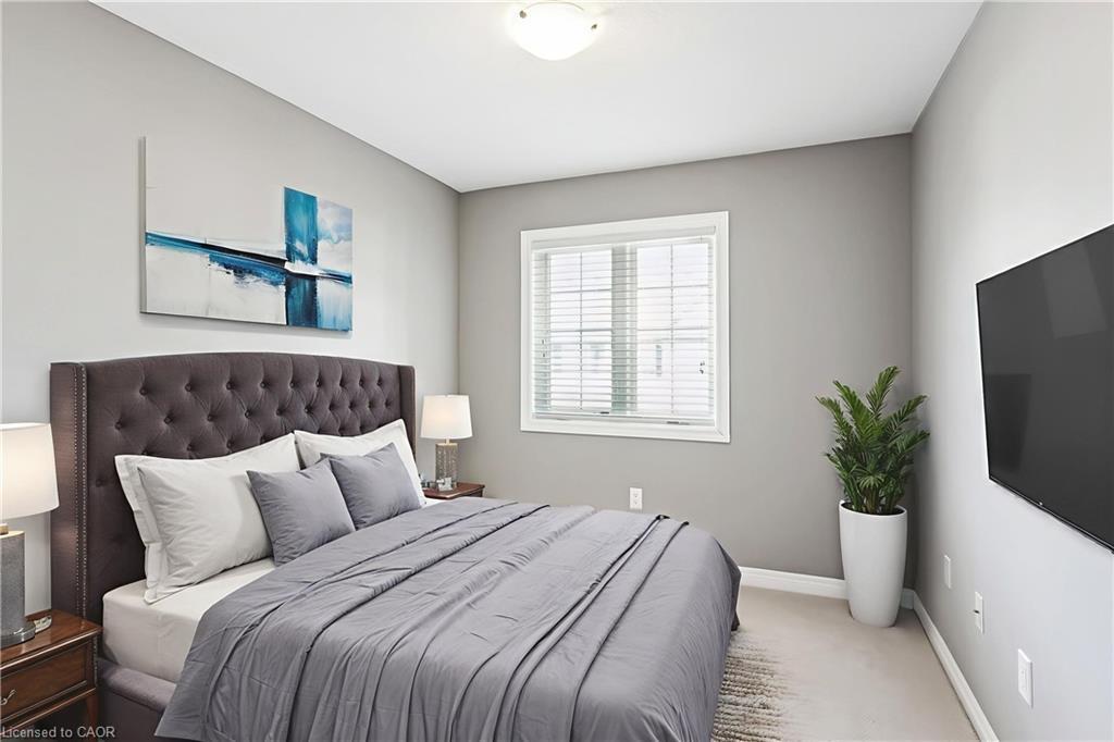 48-2086 Ghent Avenue, Burlington, ON - Indoor Photo Showing Bedroom