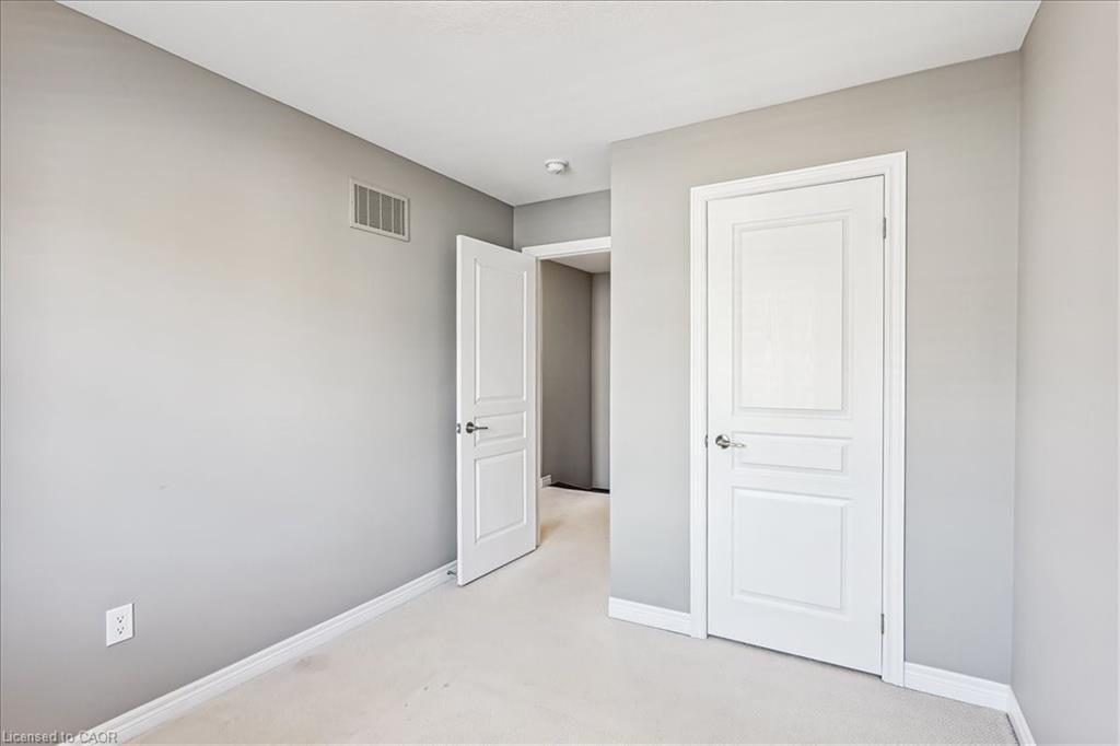 48-2086 Ghent Avenue, Burlington, ON - Indoor Photo Showing Other Room