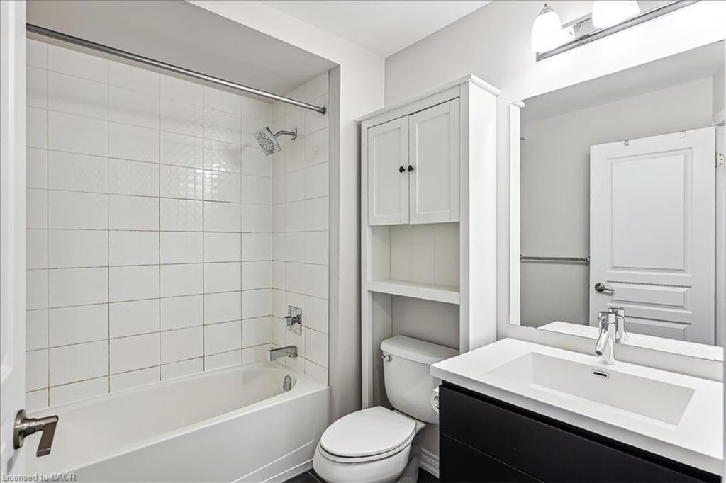 48-2086 Ghent Avenue, Burlington, ON - Indoor Photo Showing Bathroom