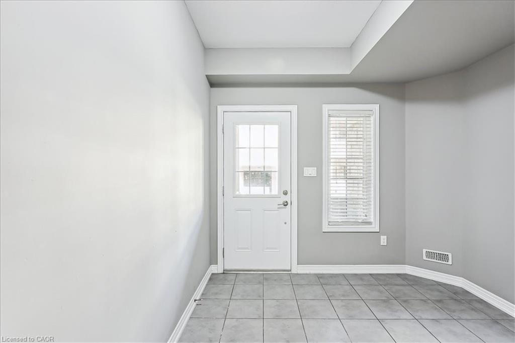 48-2086 Ghent Avenue, Burlington, ON - Indoor Photo Showing Other Room