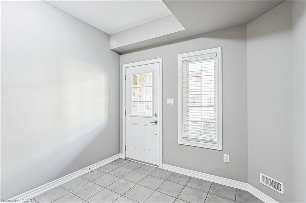 48-2086 Ghent Avenue, Burlington, ON - Indoor Photo Showing Other Room
