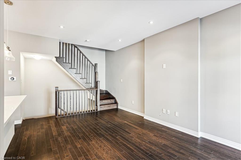 48-2086 Ghent Avenue, Burlington, ON - Indoor Photo Showing Other Room