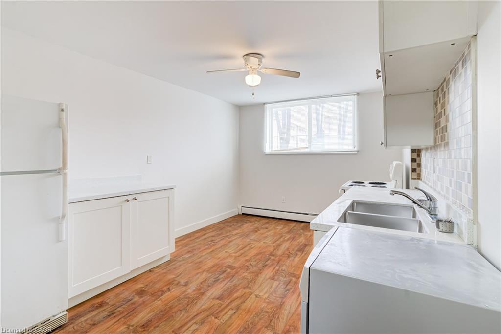 B-807 Robinson Street, Burlington, ON - Indoor Photo Showing Kitchen With Double Sink