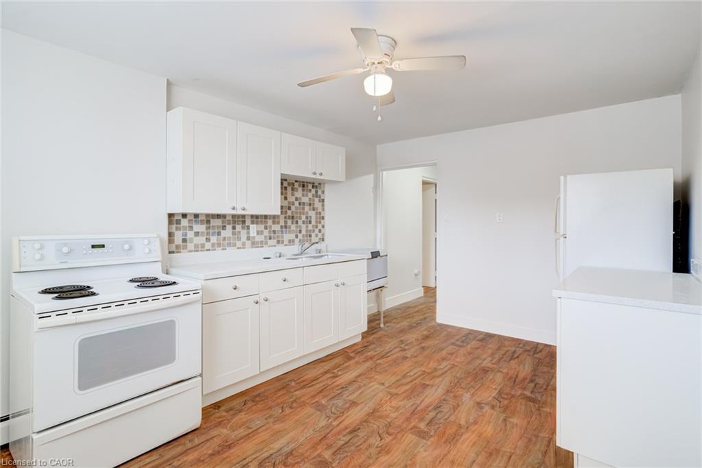 B-807 Robinson Street, Burlington, ON - Indoor Photo Showing Kitchen